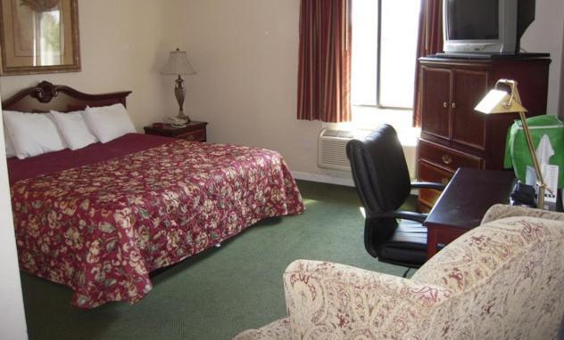 Colonie Inn And Suites Latham Room photo